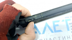 Lower rear left door seal for Porsche Macan 15-26, broken fasteners