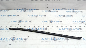 Lower rear right door seal for Porsche Macan 15-26, broken fasteners