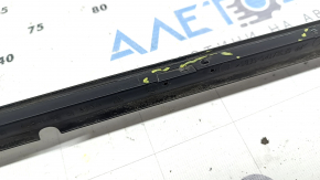 Lower rear right door seal for Porsche Macan 15-26, broken fasteners