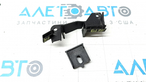 The right grille mount for the Audi A6 C8 19-24 is broken.