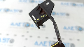 The right grille mount for the Audi A6 C8 19-24 is broken.