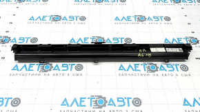 The rear right door curtain of the Audi A6 C8 19-25 is black, the fastening is broken