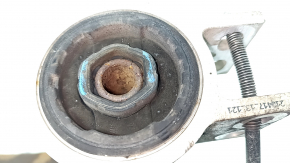 Lower front right control arm of Chevrolet Volt 16 - microcracks, rusty