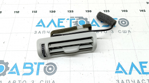 The left air duct in the center pillar of the Audi A6 C8 19-25 is gray, the wire mount is broken.