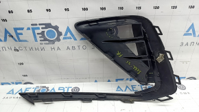 Right bumper grille for a VW Jetta 2025-2026 without fog lights, cracked, broken mount