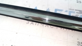 Molding door-glass center front right Lexus CT200h 11-17 scratches