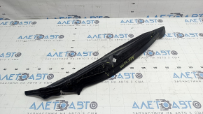 Right door-wing seal for VW Jetta 19-26, broken fasteners
