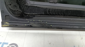 The front panoramic glass of a Hyundai Tucson 22-26 has a torn seal, a chip, and a worn coating.