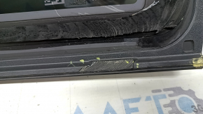 The front panoramic glass of a Hyundai Tucson 22-26 has a torn seal, a chip, and a worn coating.