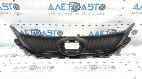 The radiator grille of the Toyota Venza 21-24 is cracked and chipped.