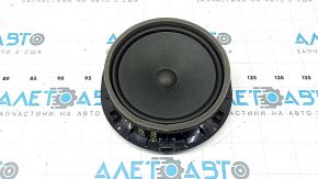 The front left door speaker of the Audi Q5 80A 18-24 has a broken mount.