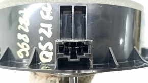 The front left door speaker of the Audi Q5 80A 18-24 has a broken mount.