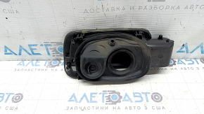 The fuel filler flap housing of the Audi A6 C8 19-24 has a torn seal.