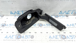 The fuel filler flap housing of the Audi A6 C8 19-24 has a torn seal.