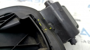 The fuel filler flap housing of the Audi A6 C8 19-24 has a torn seal.