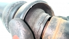 The driveshaft of the Audi A4 B9 17-25 has microcracks on the suspension, rusty