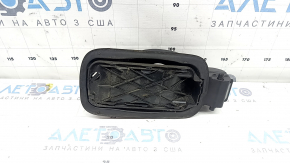 The fuel filler flap housing of the Audi A4 B9 17-25 has a broken mount.