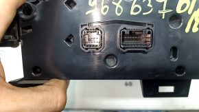 Mazda 3 19-21 Auto climate control, scratches on the screen