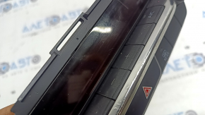 Mazda 3 19-21 Auto climate control, scratches on the screen