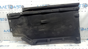 The right underbody protection of the Audi A4 B9 17-25 is worn and broken.