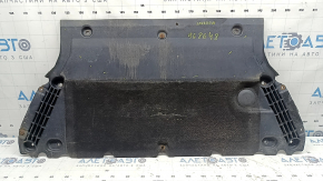 The engine guard of the Audi A4 B9 17-19 is worn and cracked.