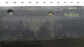 The engine guard of the Audi A4 B9 17-19 is worn and cracked.