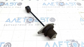The left engine mount for an Audi A4 B9 17-25 2.0T is rusty and has microcracks.