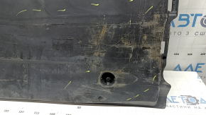 The right underbody protection of the VW Jetta 19-26 is worn out.