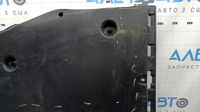 The right underbody protection of the VW Jetta 19-26 is worn out.