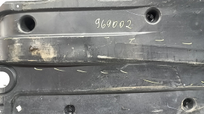 The right underbody protection of the VW Jetta 19-26 is worn out.