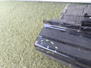 The central right body pillar of a Toyota Rav4 19-21 is sawn off, pokes