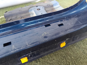 The central right body pillar of the Kia Niro 17-22 HEV, PHEV is sawn off, with a threshold, bumps