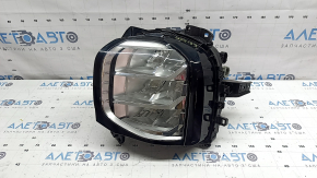 Mitsubishi Outlander 22-26 LED front left headlight has a broken guide.
