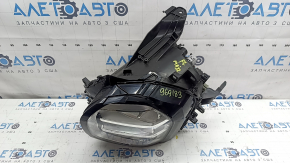 Mitsubishi Outlander 22-26 LED front left headlight has a broken guide.