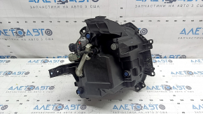 Mitsubishi Outlander 22-26 LED front left headlight has a broken guide.