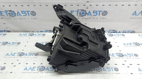 Mitsubishi Outlander 22-26 LED front left headlight has a broken guide.