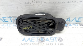The fuel filler flap housing of the Audi Q5 80A 18-24 is broken.