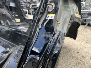 The left rear fender of the Audi Q5 80A 18-24 is cut and dented.