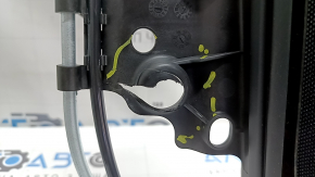 The hatch mechanism of the Volvo XC90 16-26 frame is cracked, fragments are missing