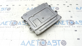 The ECU engine computer unit of the Volvo XC60 22-26 B6 has broken connectors.