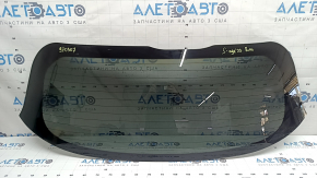 The rear window of the Kia Sportage 23-26 trunk is covered in soot.