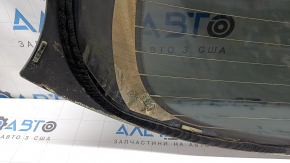 The rear window of the Kia Sportage 23-26 trunk is covered in soot.