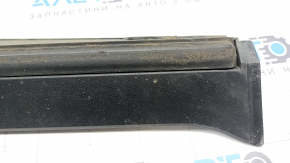 Left threshold for Kia Sportage 23-26, structure with seal and mudguard, worn seal, scratches, cracked mount