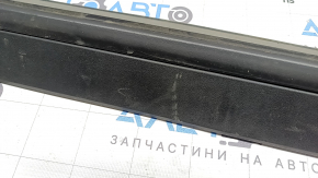Left threshold for Kia Sportage 23-26, structure with seal and mudguard, worn seal, scratches, cracked mount