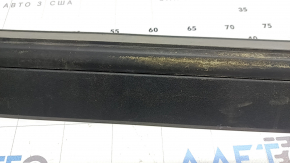Left threshold for Kia Sportage 23-26, structure with seal and mudguard, worn seal, scratches, cracked mount