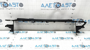 The upper radiator deflector of the Volvo XC60 22-26 is broken, a fragment is missing