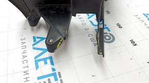 The upper radiator deflector of the Volvo XC60 22-26 is broken, a fragment is missing