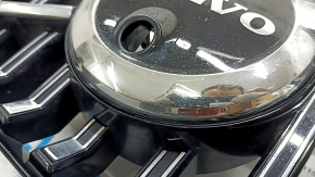 Volvo XC60 22-23 chrome radiator grille with badge, under the camera, bumps, broken mount, crack in the emblem