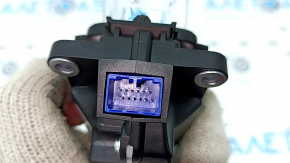 Volvo XC60 20-22 glass shifter with a worn trim