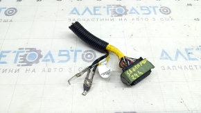 The chip for the SRS airbag computer module of the Hyundai Santa Fe 24-26 is large.